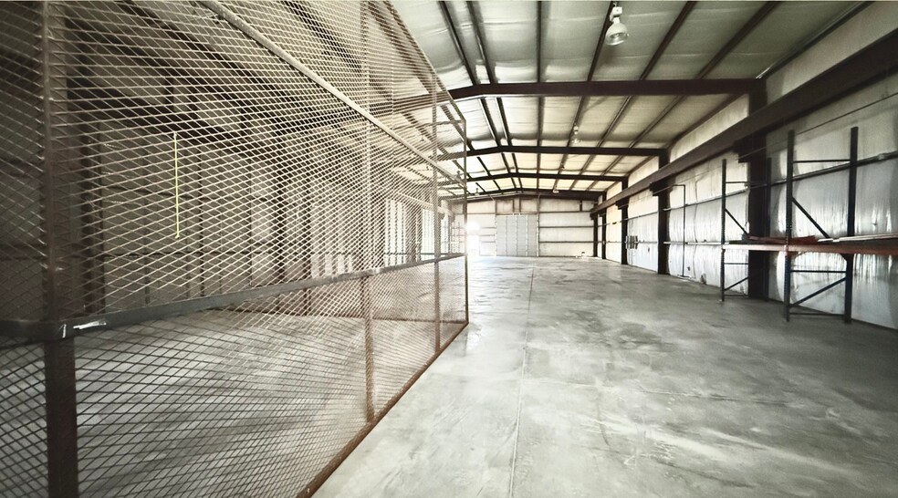 More Photos Of 1509 S County Road 1309, Midland Warehouse For Lease