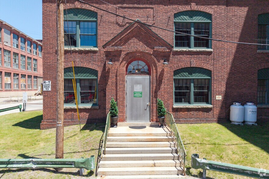 More Photos Of 159 Singleton St, Woonsocket Manufacturing For Lease