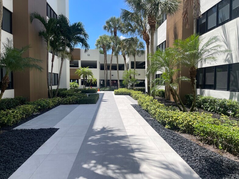 More Photos Of 1900 NW Corporate Blvd, Boca Raton Unknown For Lease