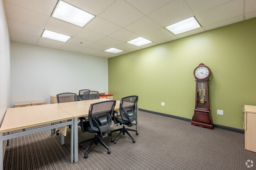 More Photos Of 100 King St W, Toronto Coworking Space