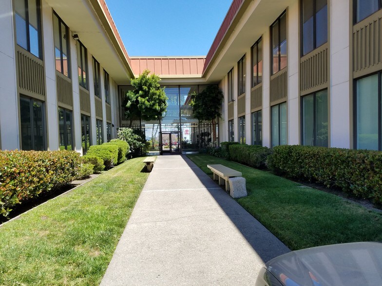 More Photos Of 8105 Edgewater Dr, Oakland Office For Lease