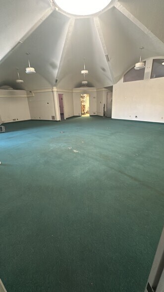 More Photos Of 316 W F St, Oakdale Storefront Retail Office For Sale
