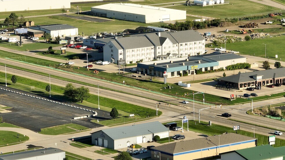 More Photos Of 2401 1/2 Empire, Bloomington General Retail For Sale