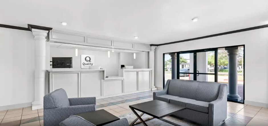 More Photos Of 106 Hasler Blvd, Bastrop Hotel For Sale