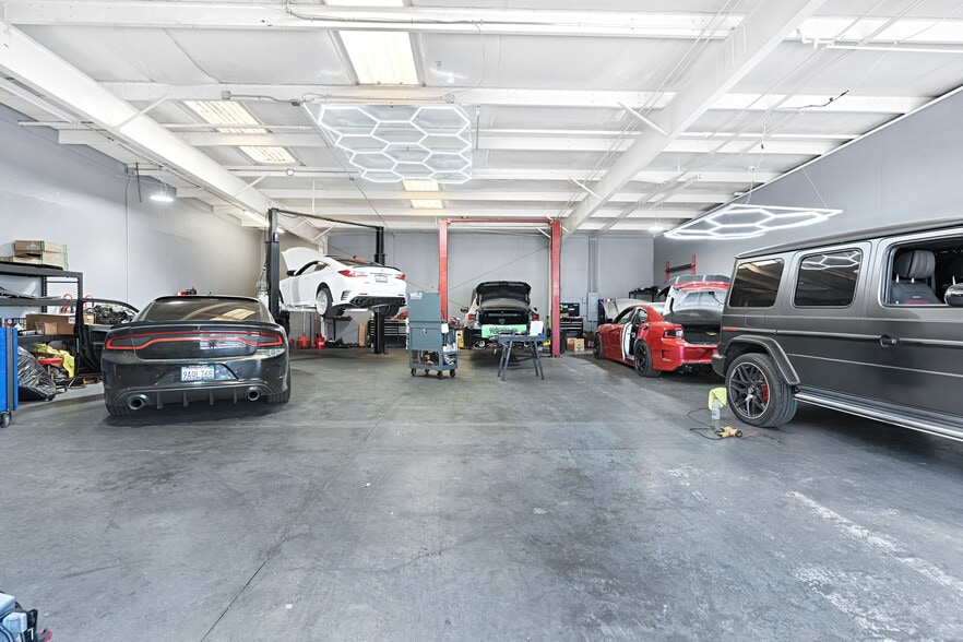 More Photos Of 2152 N Briarwood Ave, Fresno Warehouse For Sale
