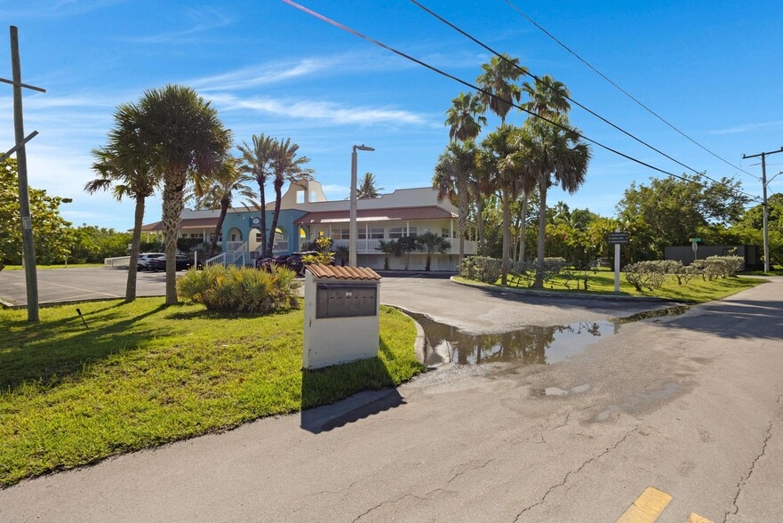 More Photos Of 19950-19980 Overseas Hwy, Sugarloaf Key Office For Sale