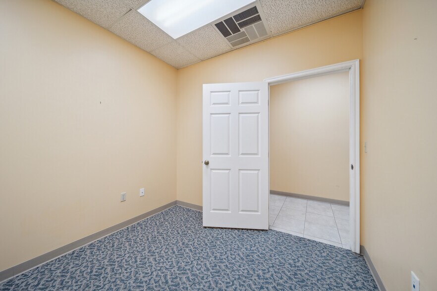 More Photos Of 710 S Adams St, Sapulpa Distribution For Sale