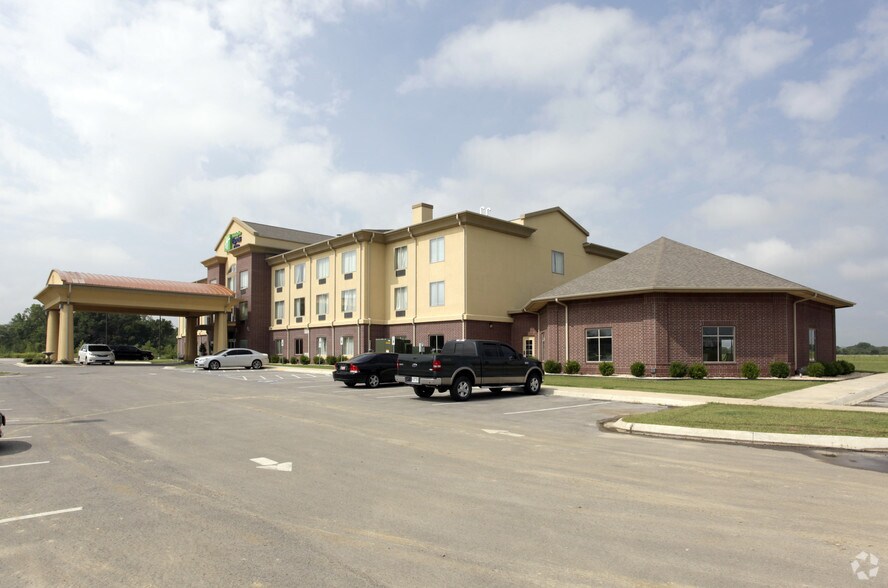 More Photos Of 2780 N Wood Dr, Okmulgee Hotel For Sale