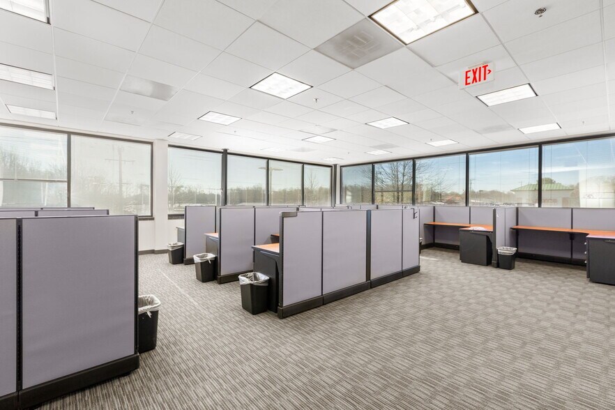 More Photos Of 10 Center St, Stafford Office For Lease