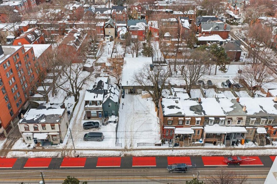 More Photos Of 322 Dufferin St, Toronto Freestanding For Sale