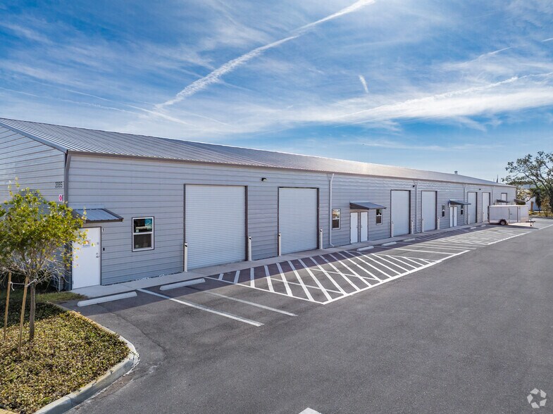 More Photos Of 2085 Calumet St, Clearwater Flex For Lease