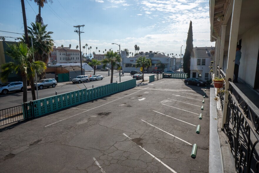 More Photos Of 5251 Hollywood Blvd, Los Angeles Hotel For Sale