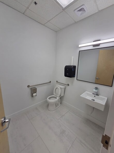 More Photos Of 1010-1020 W Oak St, Kissimmee Medical For Lease