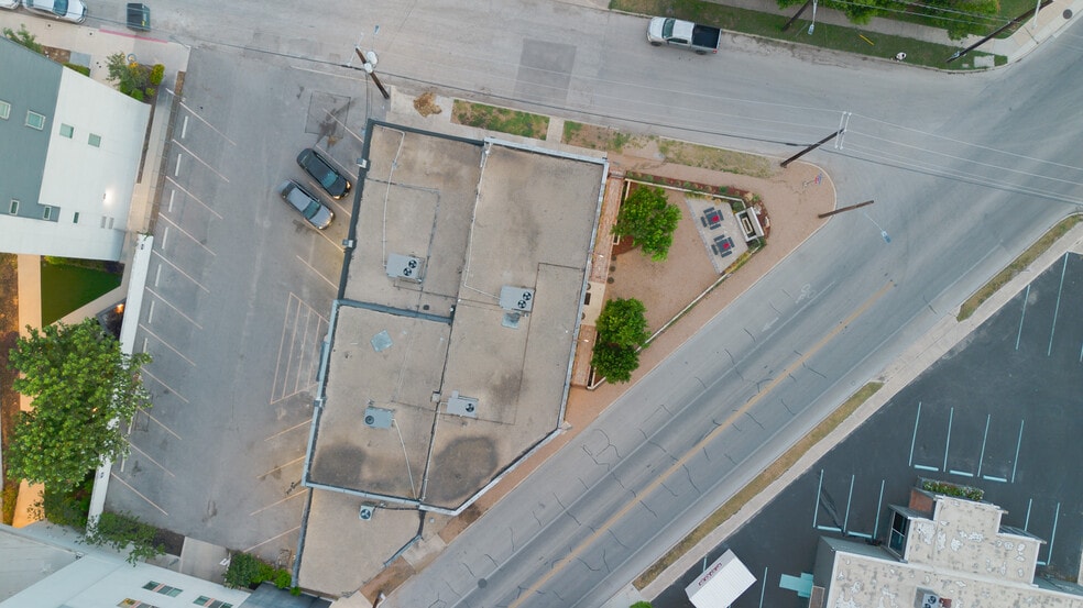 More Photos Of 915 Dallas St, San Antonio Flex For Lease
