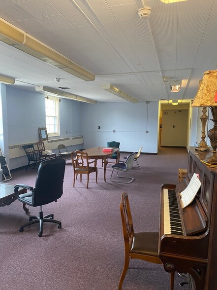 More Photos Of 121 N Fitzhugh St, Rochester Religious Facility For Lease
