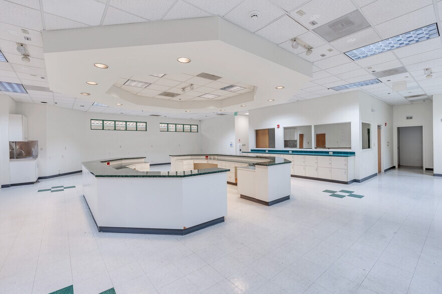 More Photos Of 222 I St, Los Banos Office For Lease