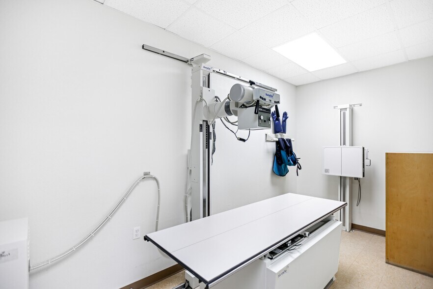 More Photos Of 802 E Expressway 83, La Joya General Retail For Sale