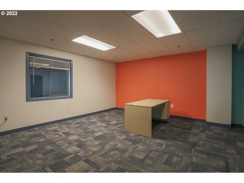 More Photos Of 181 Anderson Ave, Coos Bay Department Store For Sale