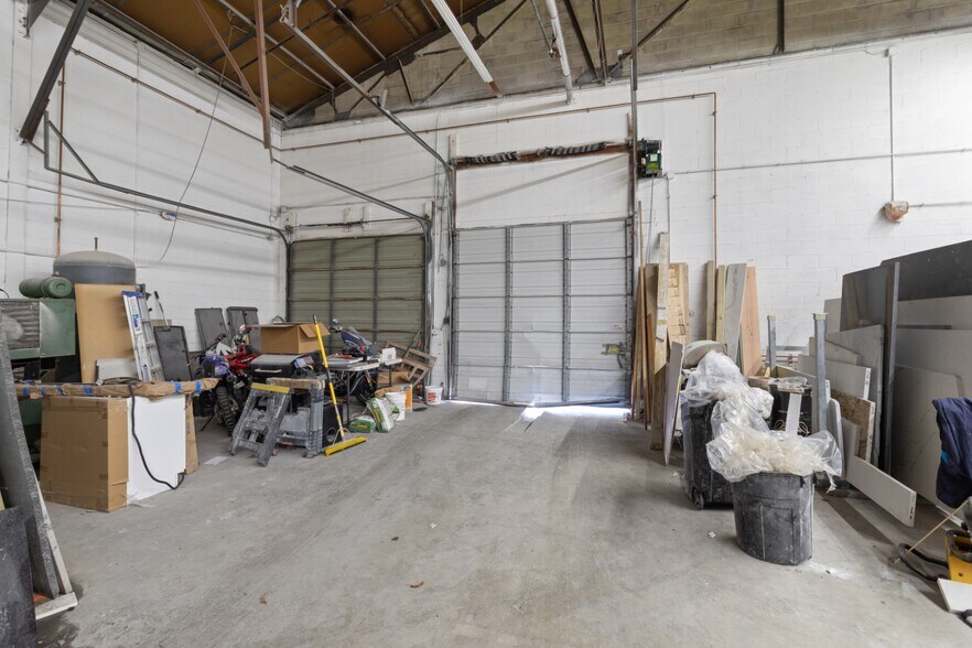 More Photos Of 165-167 Bow St, Everett Light Manufacturing For Lease
