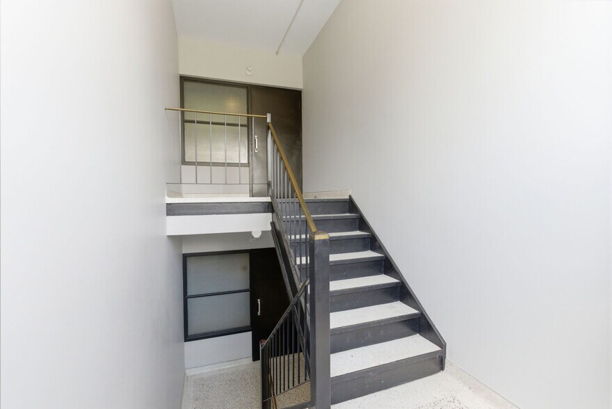 More Photos Of 102 Front St E, Whitby Apartments For Sale