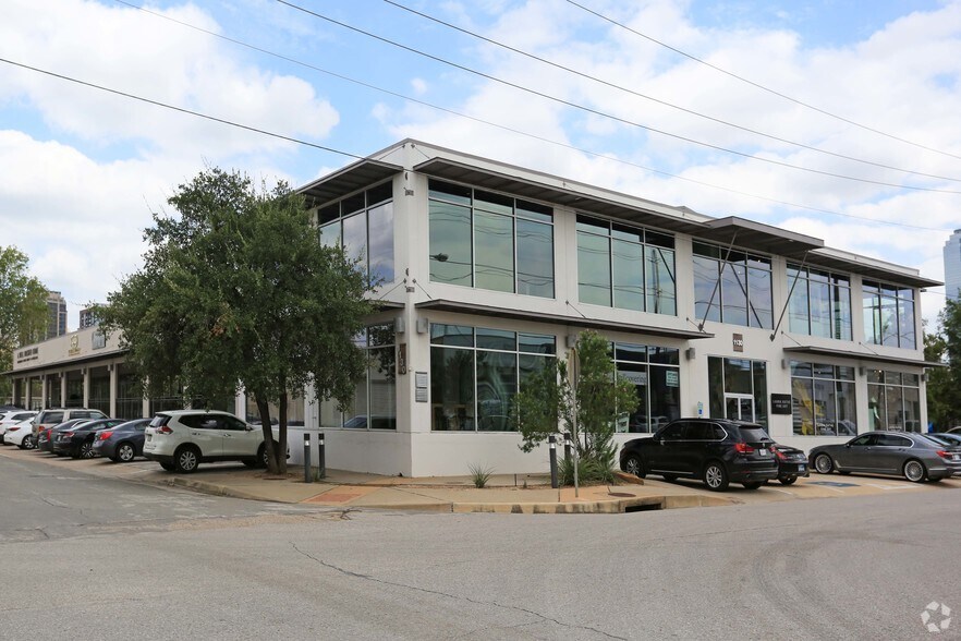 More Photos Of 1130 Dragon St, Dallas Showroom For Lease