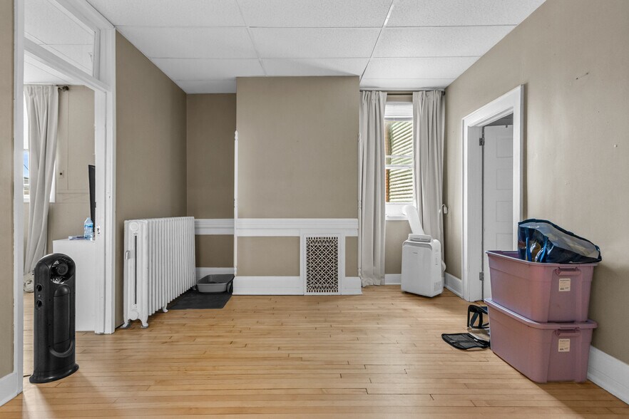 More Photos Of 927 Main St, Stevens Point Storefront Retail Residential For Sale