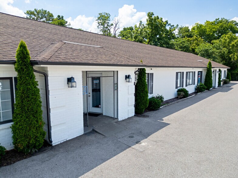 More Photos Of 741 Madison St, Clarksville Flex For Lease