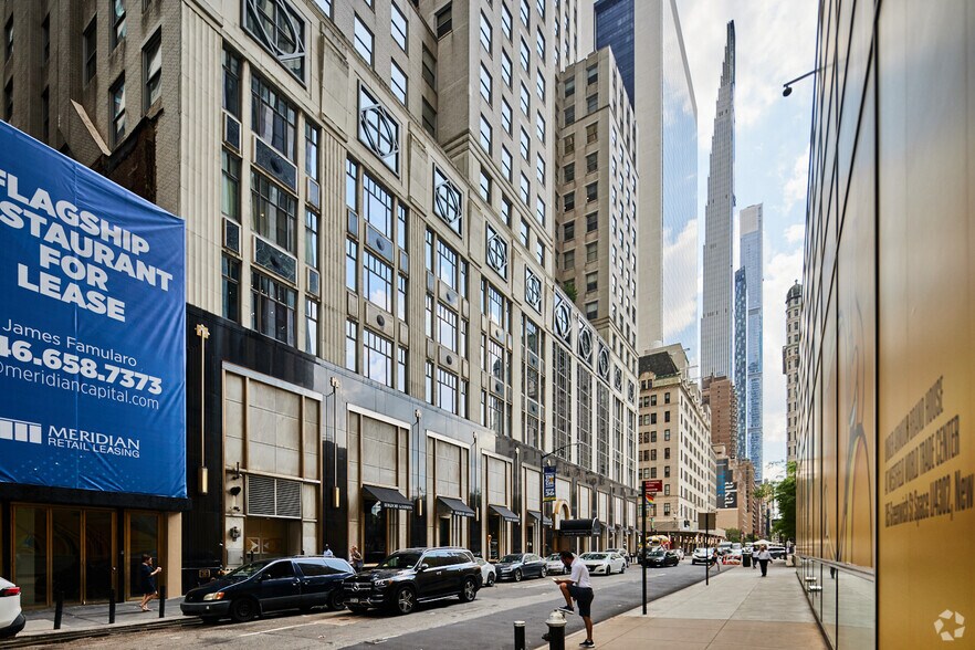 More Photos Of 745 Fifth Ave, New York Office For Lease