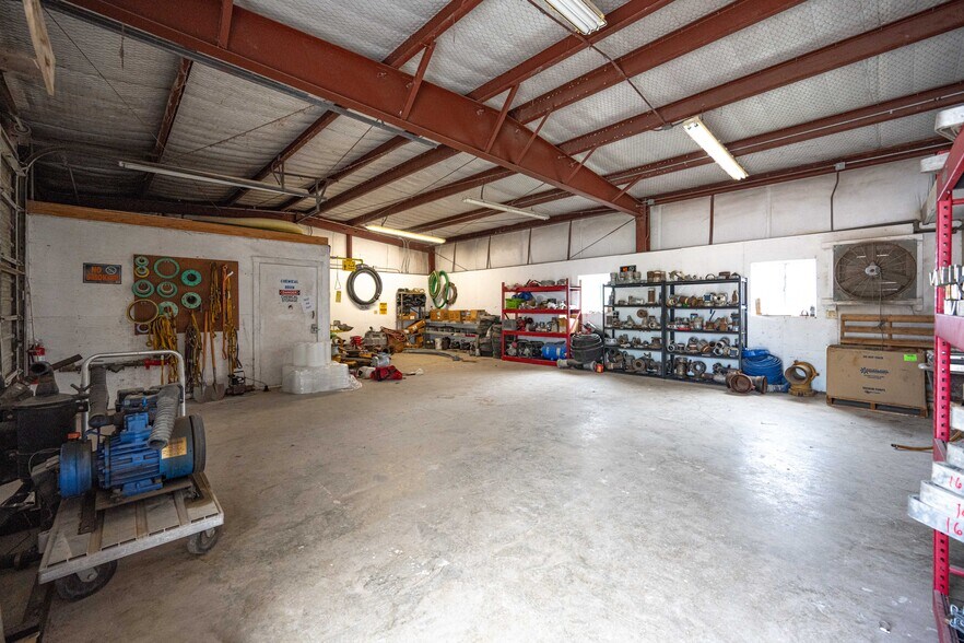 More Photos Of 1500 W Highway 6, Alvin Truck Terminal For Sale