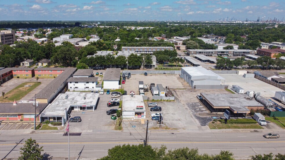 More Photos Of 1122 Pasadena Blvd, Pasadena General Retail For Sale