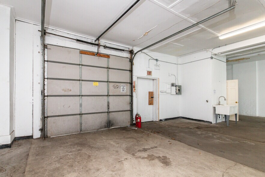 More Photos Of 5700-5716 N Western Ave, Chicago Storefront For Lease