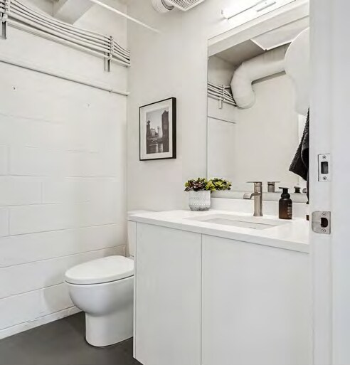 More Photos Of 118 8th Av W, Vancouver Flex For Lease