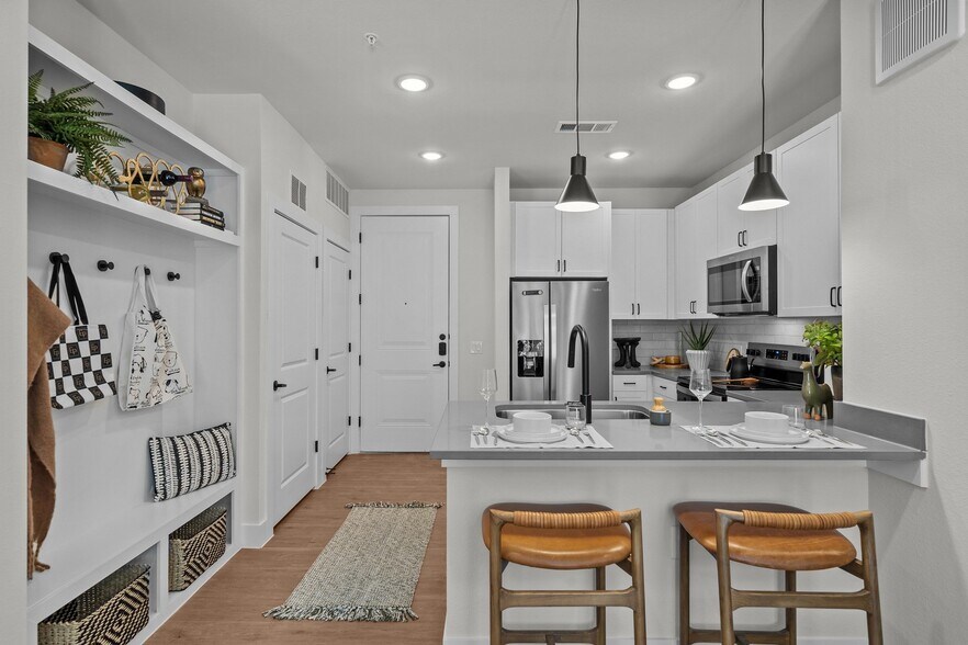 More Photos Of 760 Airport Blvd, Austin Apartments For Lease