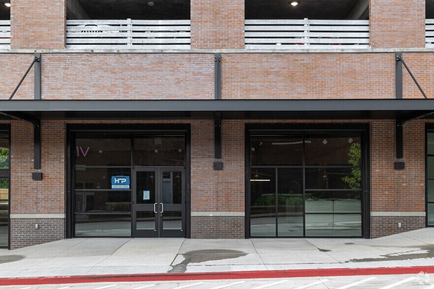 More Photos Of 325 N West Ave, Fayetteville General Retail For Lease