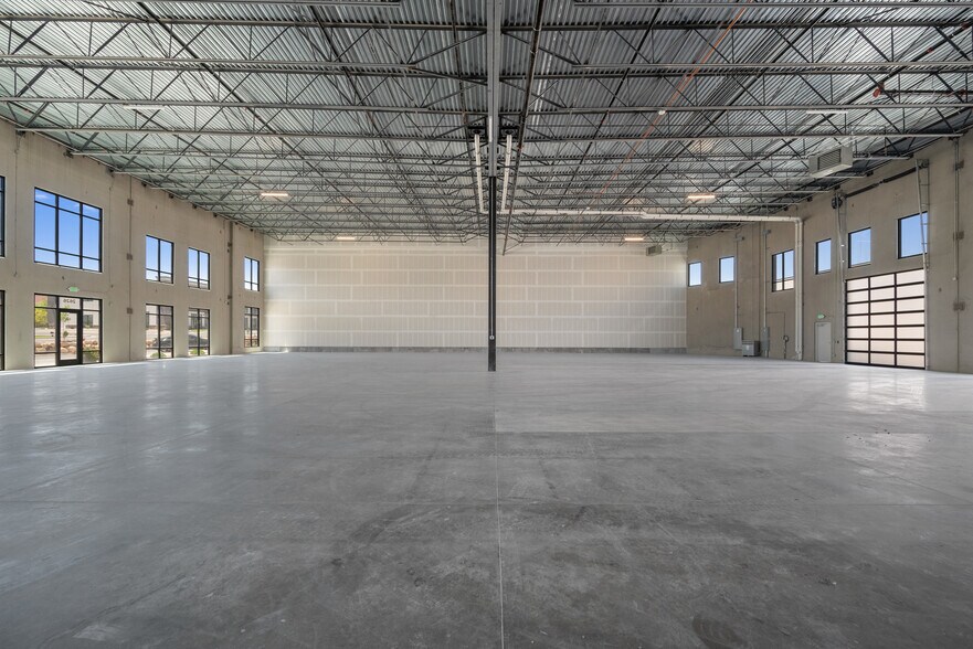More Photos Of 13895 S Regan Park Ln, Bluffdale Showroom For Lease