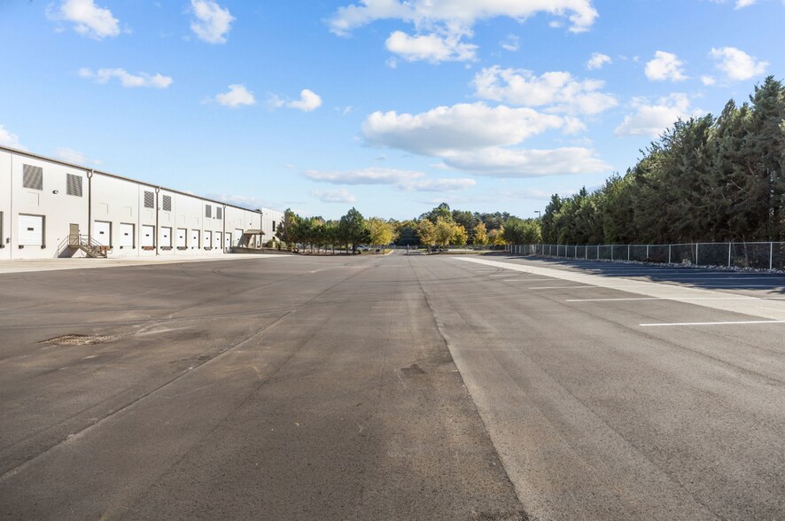 More Photos Of 719 N Regional Rd, Greensboro Warehouse For Lease