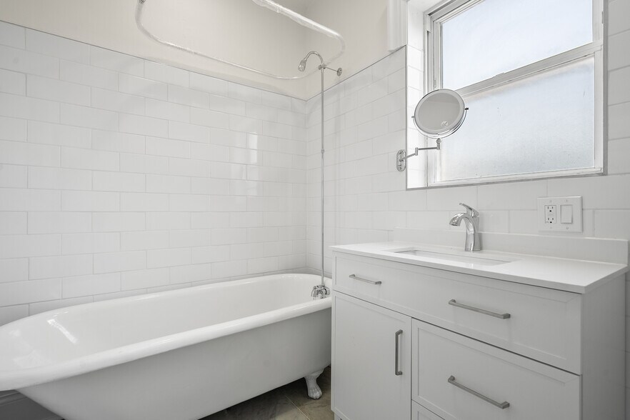 More Photos Of 4541 S Forrestville Ave, Chicago Multifamily For Sale