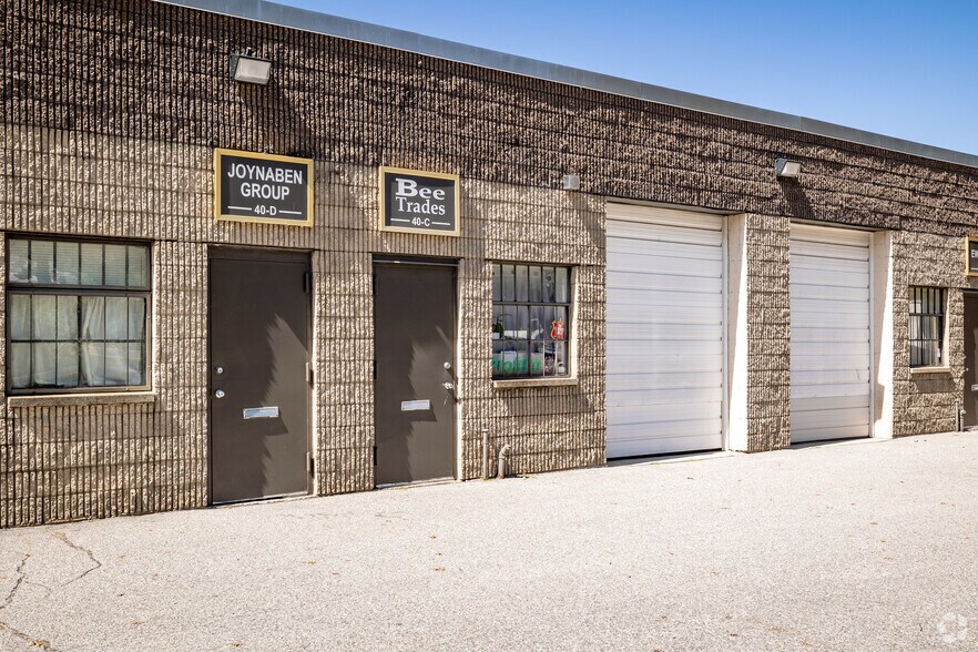 More Photos Of 40 Corbin Ave, Bay Shore Warehouse For Lease