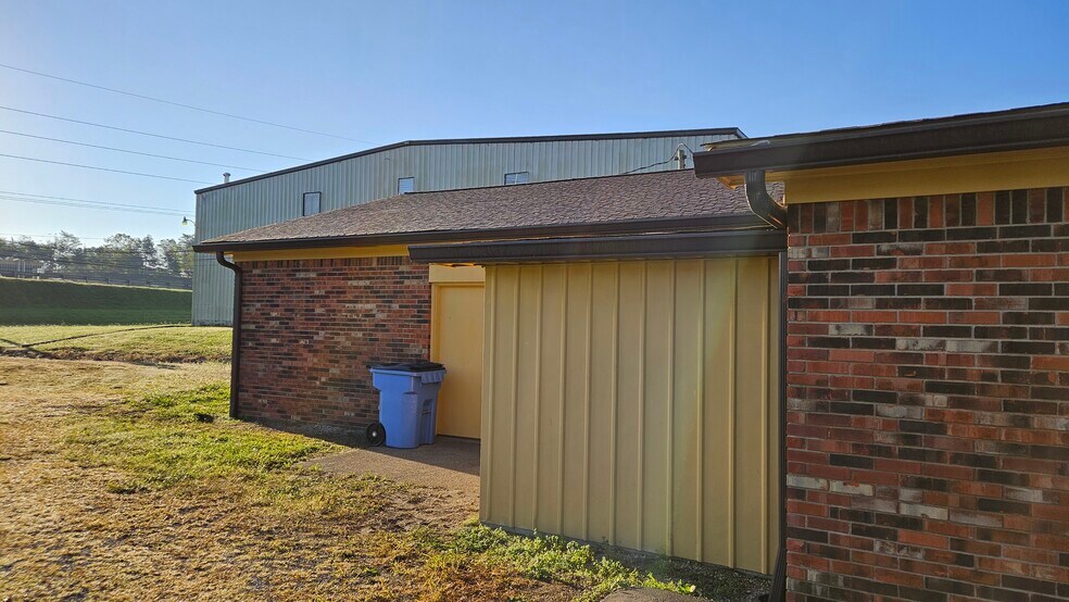 214 Westwood St, Glasgow, KY 42141 Showroom For Sale