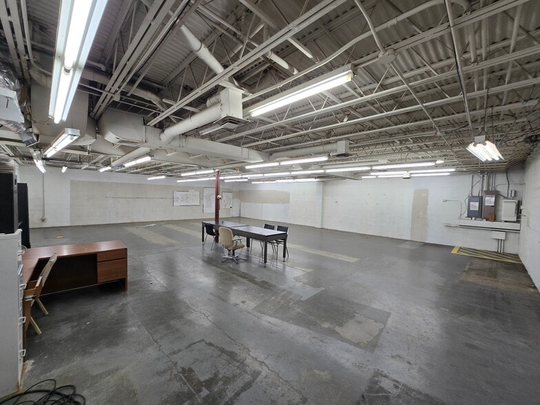 More Photos Of 8310 Airport Hwy, Holland Warehouse For Sale