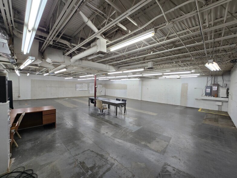 More Photos Of 8342 Airport Hwy, Holland Warehouse For Sale