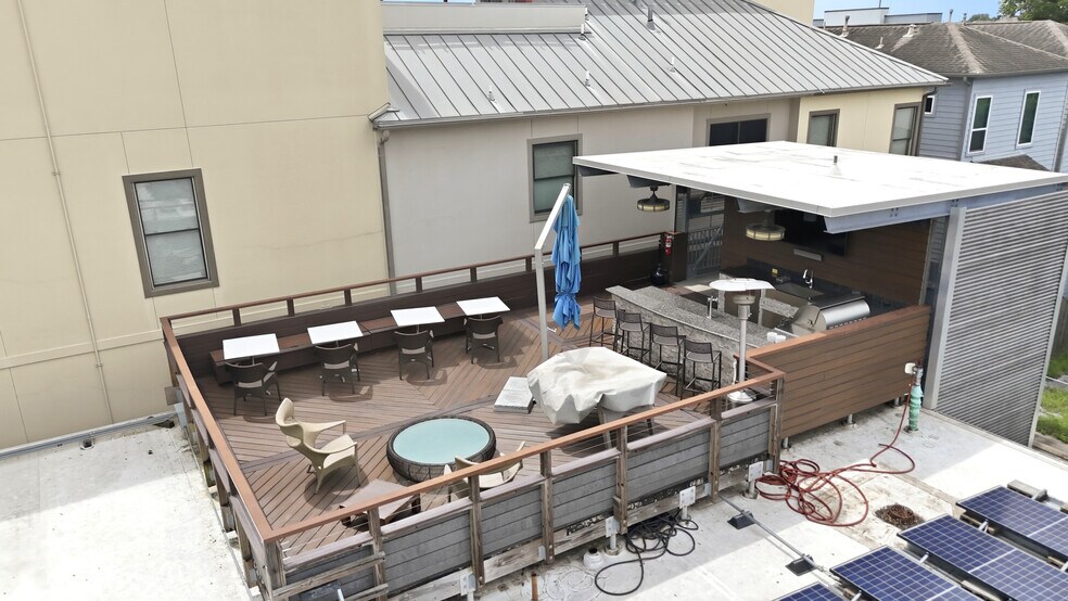 More Photos Of 2301 Caroline St, Houston Office For Sale