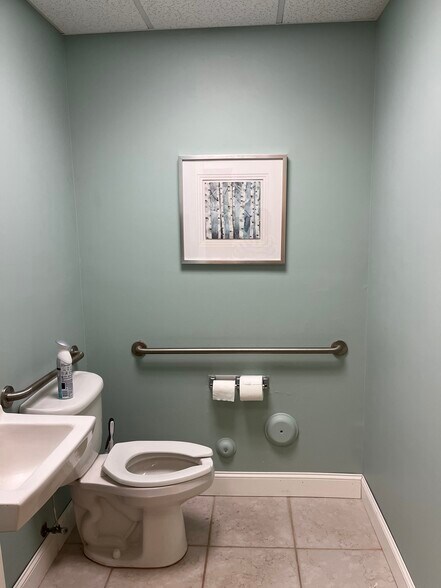 More Photos Of 1091 Pemberton Hill Rd, Apex Medical For Lease