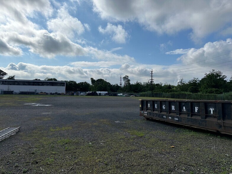 More Photos Of 83 Gross Ave, Edison Warehouse For Lease