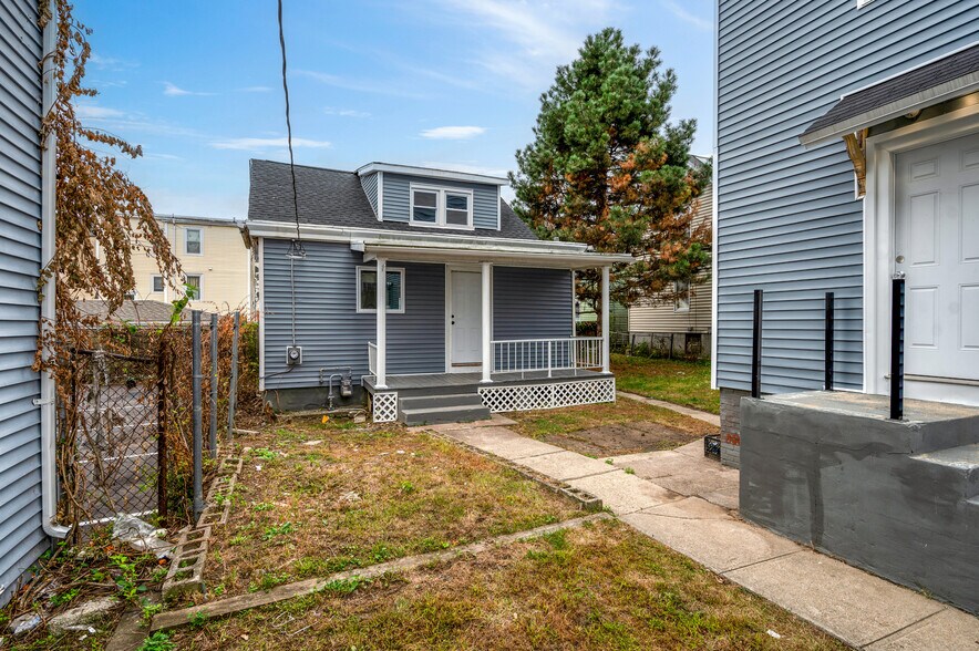 More Photos Of 116 Foundry St, Central Falls Apartments For Sale