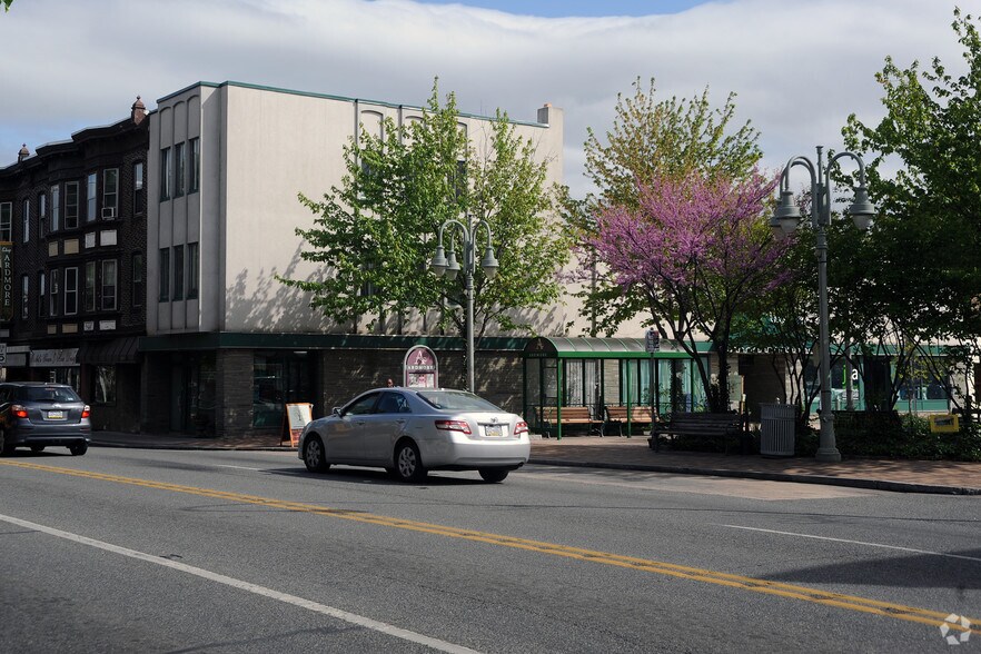 Primary Photo Of 16 Lancaster Ave, Ardmore Coworking Space