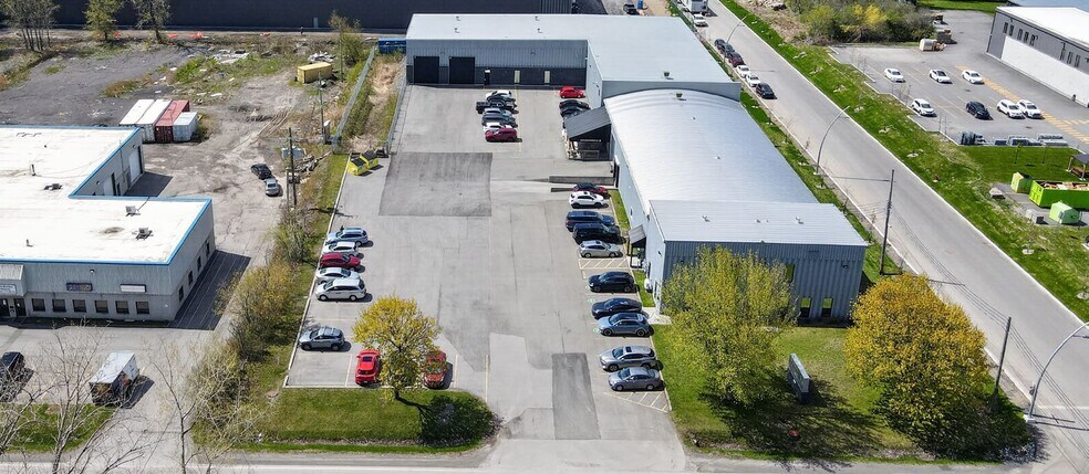 More Photos Of 425 Boul Ford, Châteauguay Manufacturing For Sale