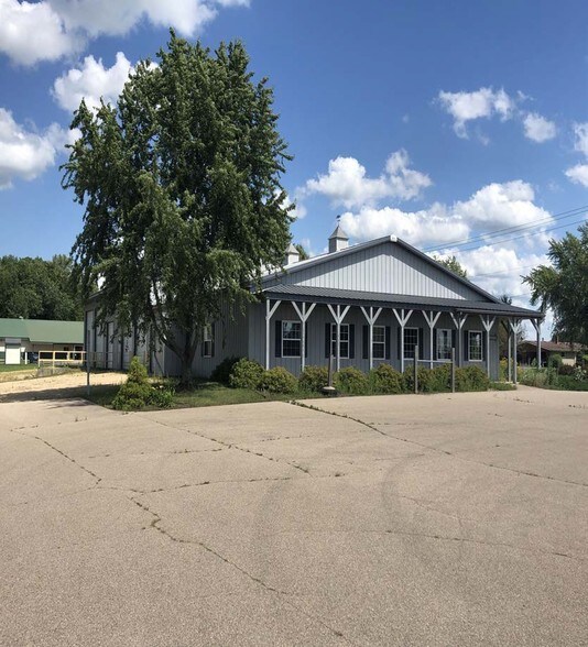 Primary Photo Of 1542 Industrial Dr, Shawano Showroom For Lease