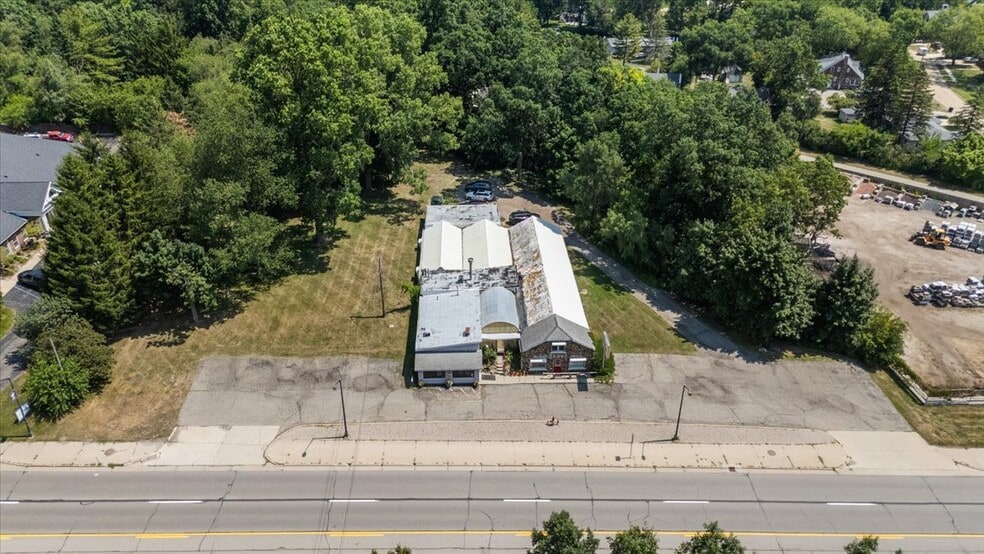 More Photos Of 5992 Dixie Hwy, Village of Clarkston General Retail For Sale