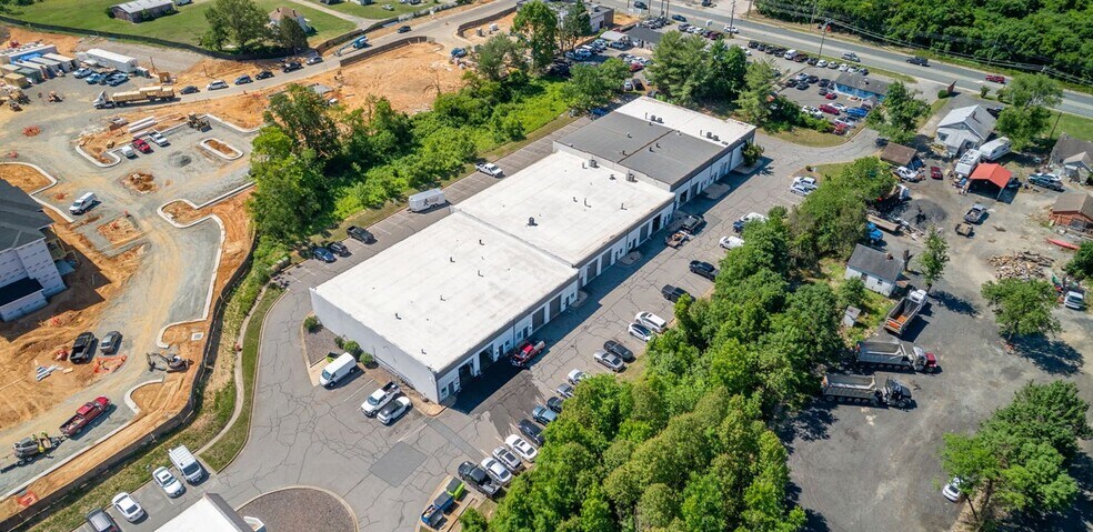 More Photos Of 100-506 Interstate Business Park, Fredericksburg Warehouse For Lease
